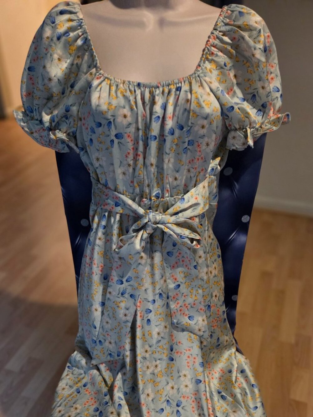 inspired hearts dress peasant top elastic neckline, floral pattern size medium